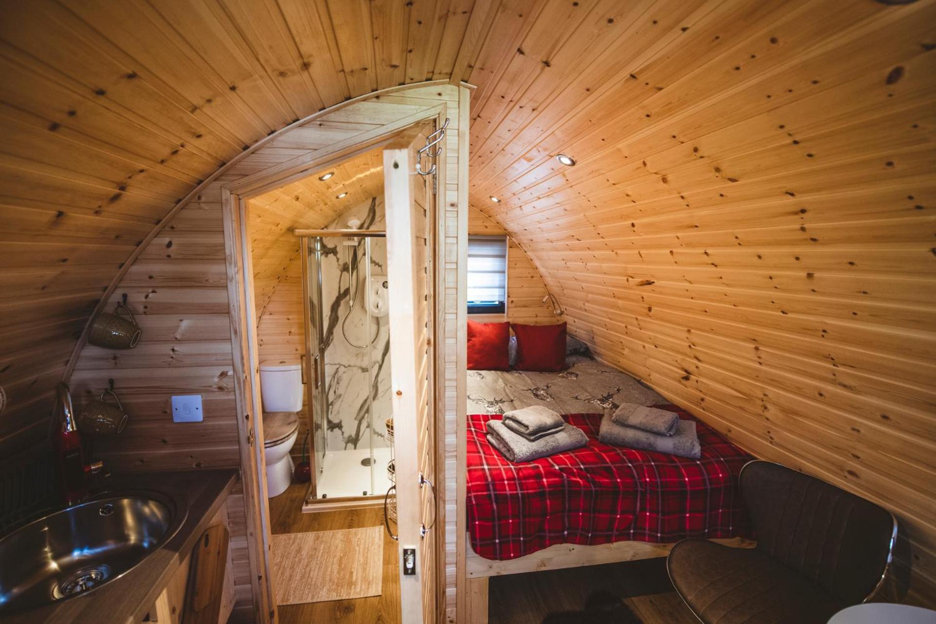 Highland & Transylvania Glamping Pods Roybridge Dış mekan fotoğraf
