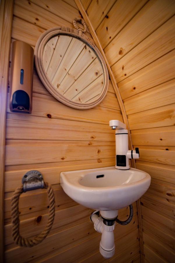 Highland & Transylvania Glamping Pods Roybridge Dış mekan fotoğraf