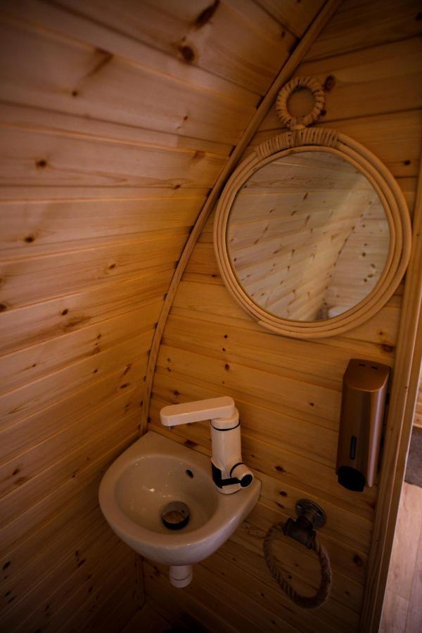 Highland & Transylvania Glamping Pods Roybridge Dış mekan fotoğraf